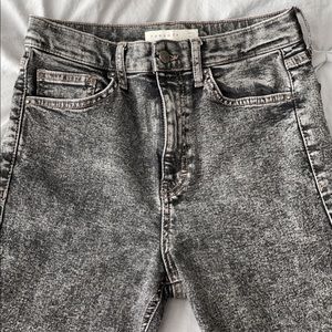Black Acid Wash Topshop Jeans  |   Size 27